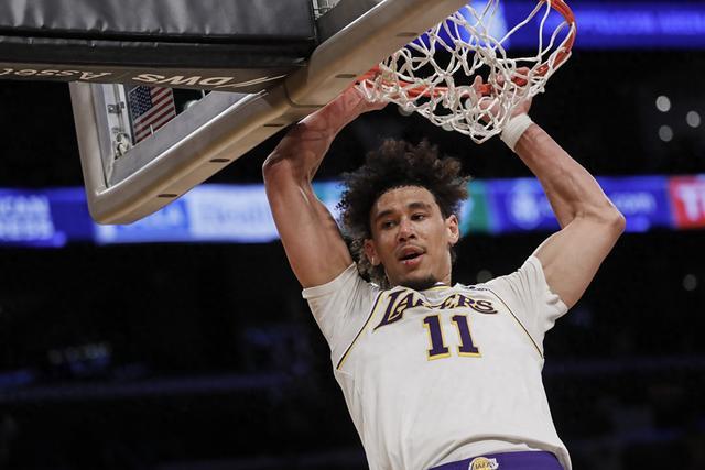 告别NBA：萨纳西斯的转变与未来之路